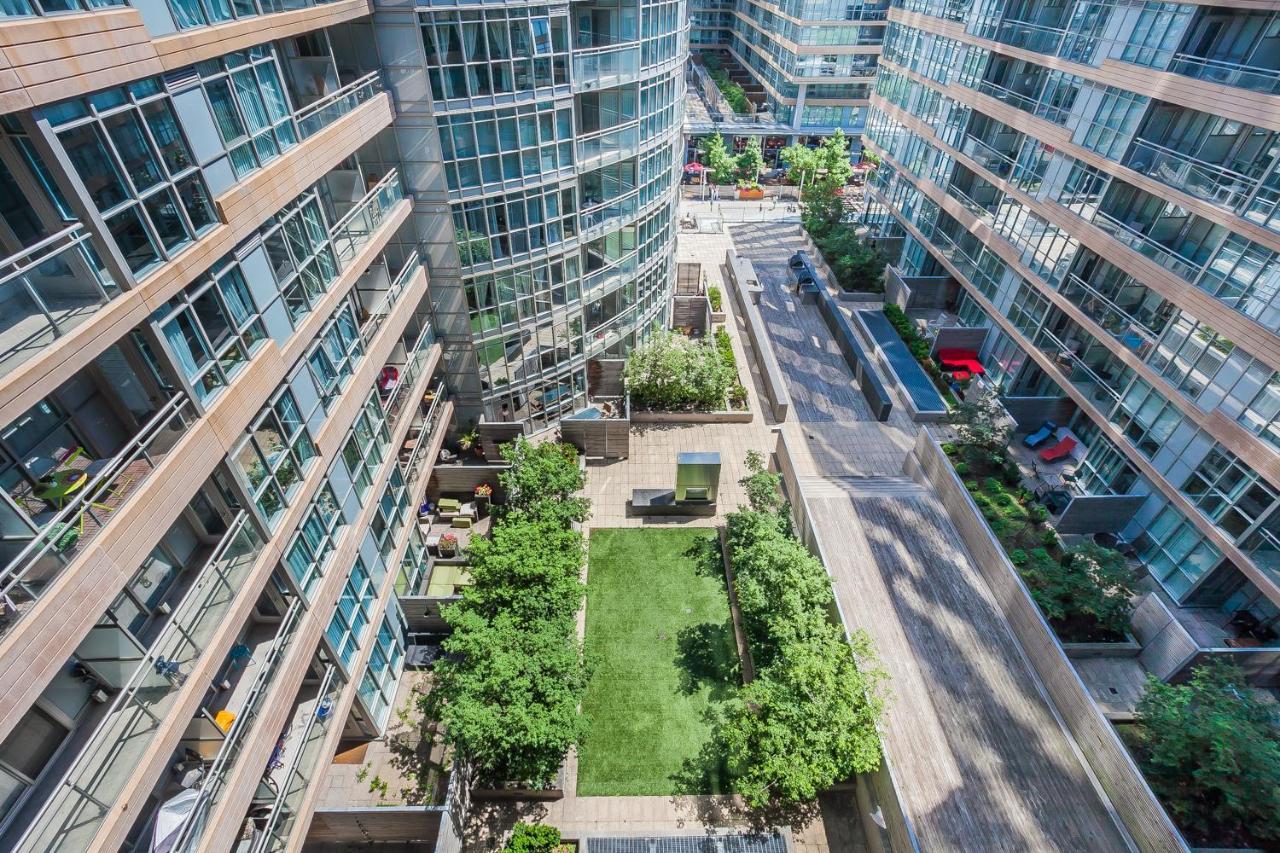 טורונטו Cozy 2Br Close To Cn Tower & Harbourfront מראה חיצוני תמונה